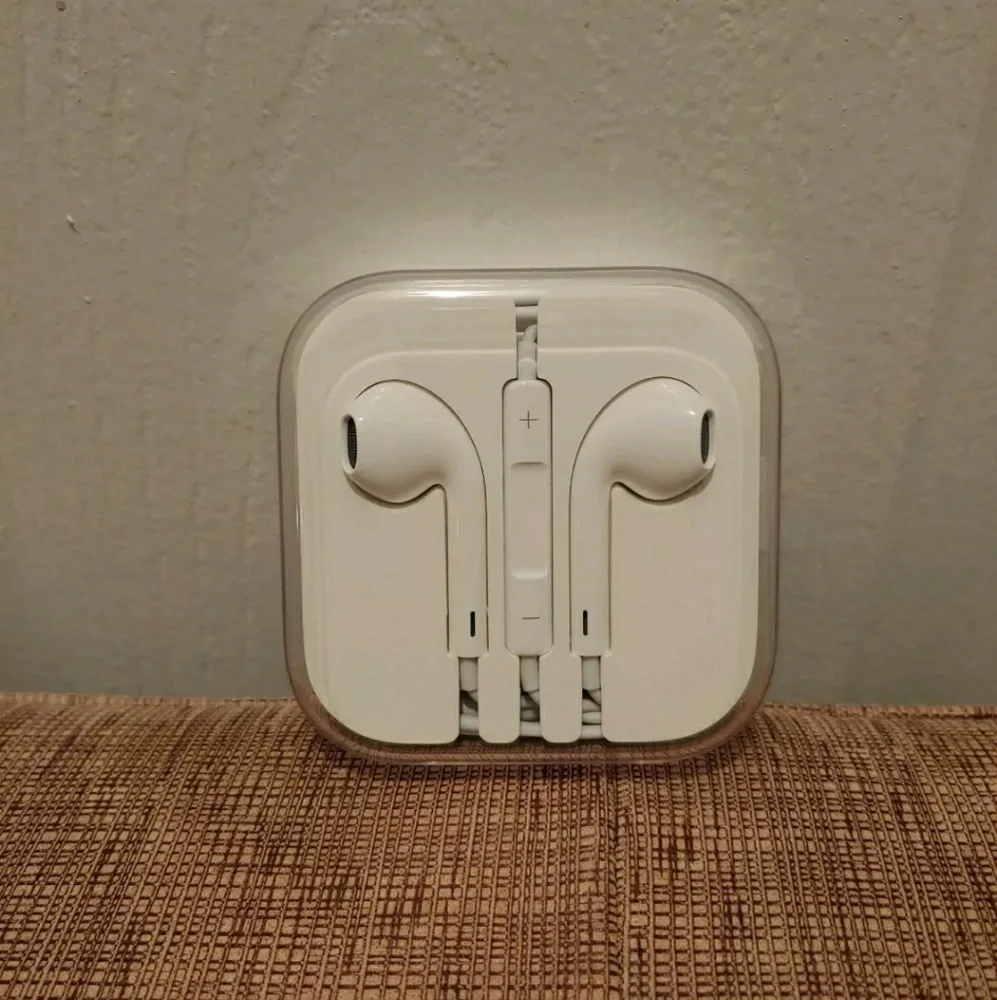 Apple Earbuds Headphone Wired AUX input 3.5mm Jack